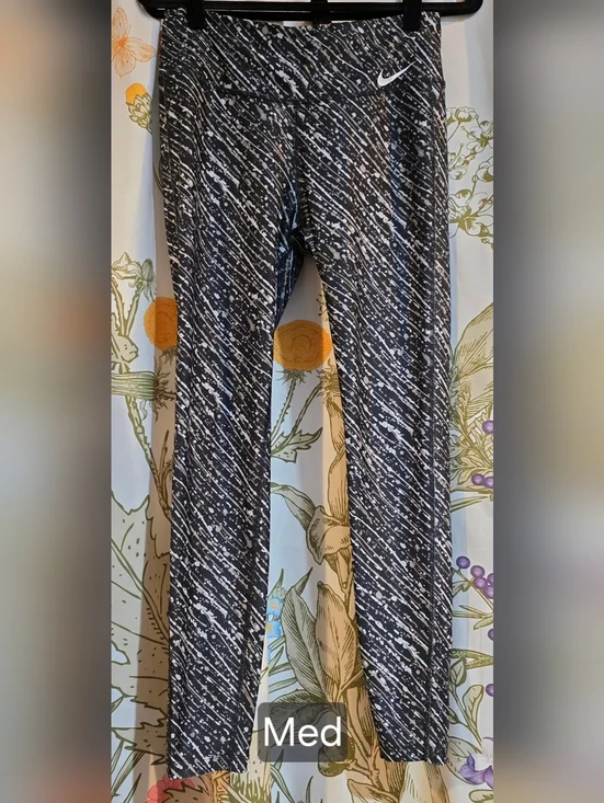 Nike DriFit Leggings - Picture 1 of 3